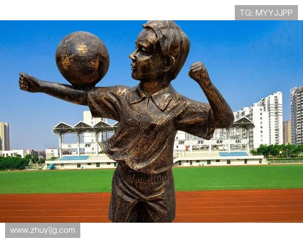 公园内足球明星雕塑的艺术魅力与运动精神完美结合的视觉盛宴 公园内足球明星雕塑的艺术魅力与运动精神完美结合的视觉盛宴