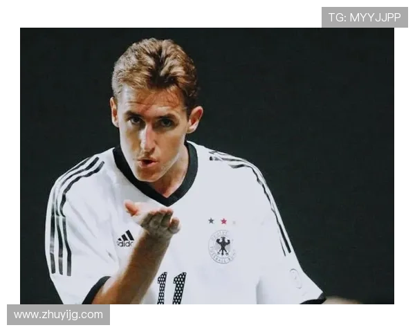 老西罗足球明星的传奇之路与辉煌成就探秘 老西罗足球明星的传奇之路与辉煌成就探秘