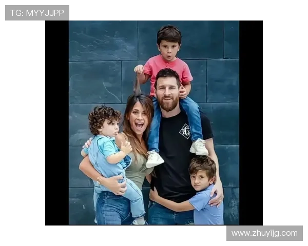 足球明星双人头像展现球场魅力与友谊的完美结合